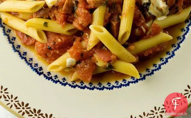 Penne Com Tomate, Soppressata E Mussarela Em Cubos