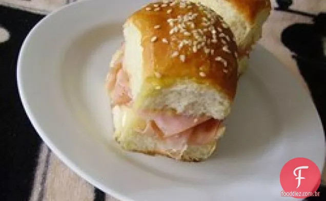 Mini pãezinhos de presunto e queijo da Jen