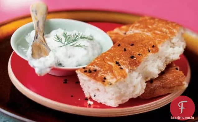 Pide com molho de iogurte