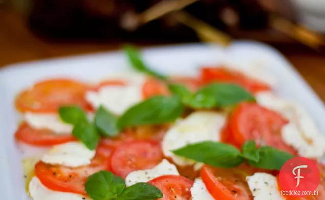 Salada De Tomate, Manjericão E Mussarela