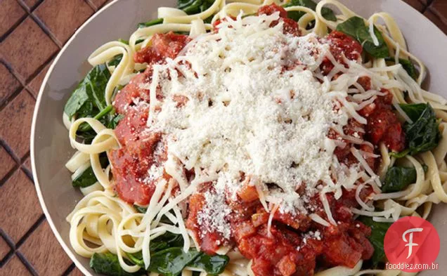 Salsicha E Espinafre Fettuccine
