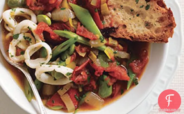 Sopa de tomate no final do verão com feijão, Anéis de Lula e salsa