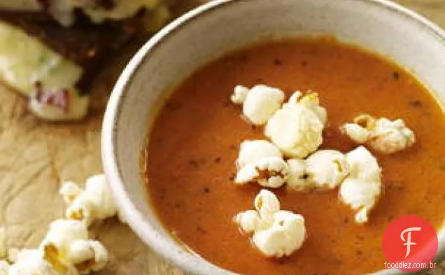 Sopa De Tomate Esfumaçado Com Mini Sammies De Queijo Grelhado
