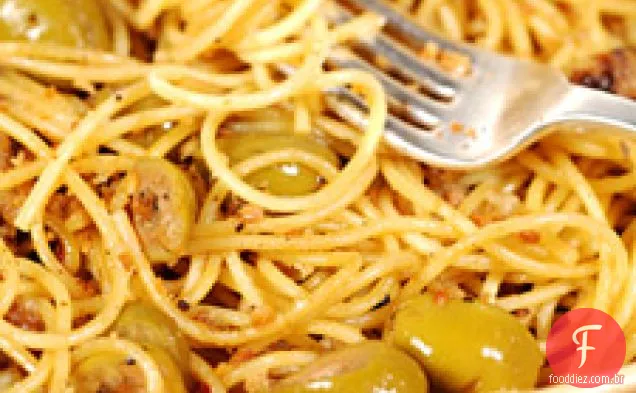 Espaguete Com Molho De Azeitona Verde