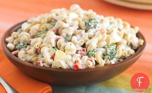 Salada De Macarrão Com Pimenta Vermelha e brócolis
