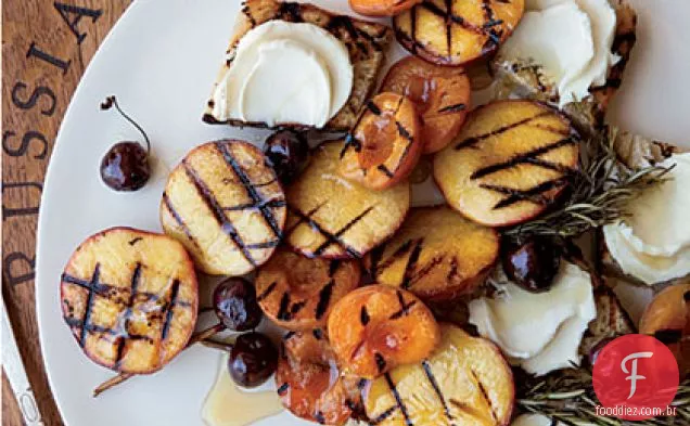 Bruschetta de frutas grelhadas com Mascarpone de mel