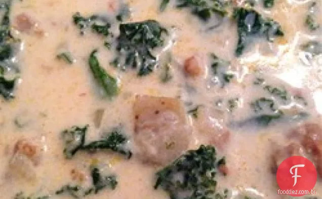 Sopa de linguiça, batata e couve