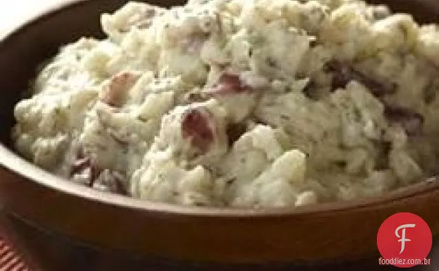 Batatas esmagadas com alho e endro