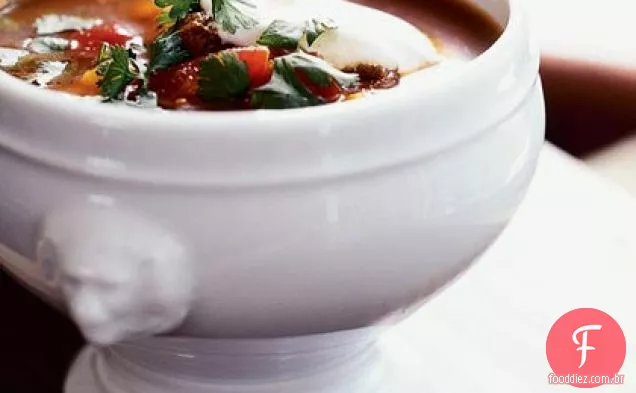 Sopa mexicana de carne e canjica