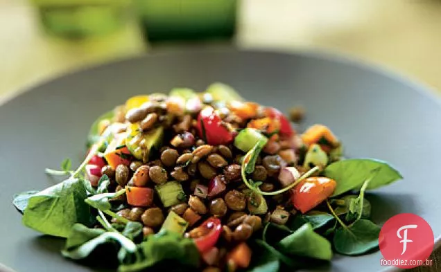 Salada de lentilha com tomate e agrião