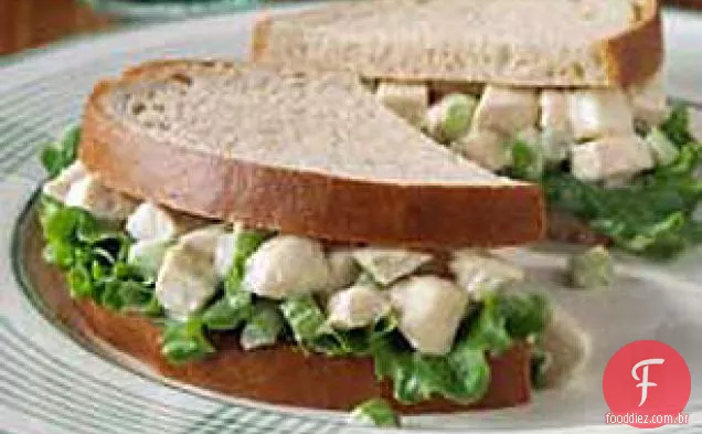 Sanduíche De Salada De Frango Dijon
