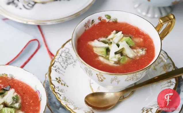 Gaspacho picante de tomate e melancia com caranguejo