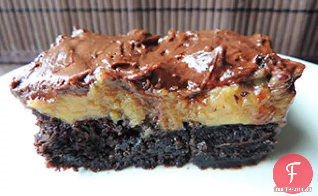 Brownies De Manteiga De Amendoim Em Camadas