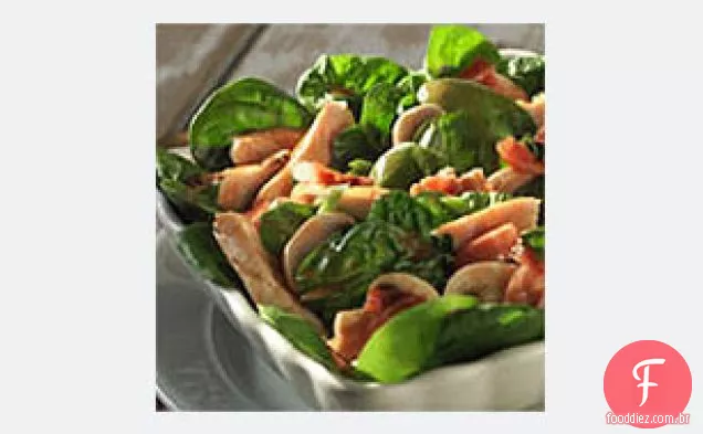 Salada de frango e espinafre com molho de Bacon quente