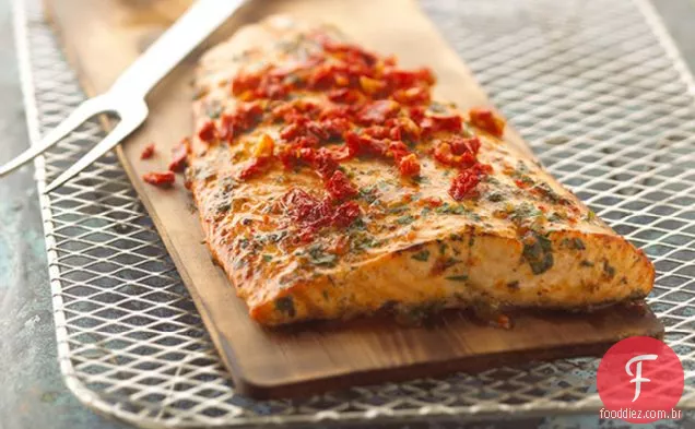 Salmão Grelhado Com Tábuas De Cedro