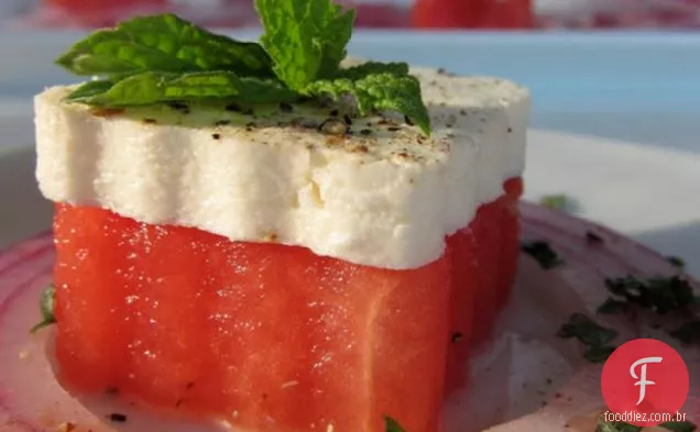 Salada De Melancia, Queijo Feta E Hortelã Com Cebola Marinada Com Limão