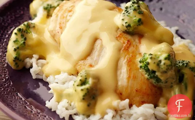 Frango Com Queijo E Frigideira De Brócolis