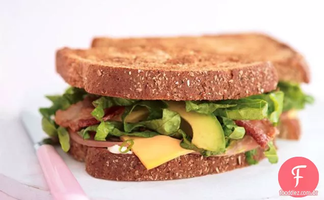 Abacate, Bacon, Presunto E Sanduíche De Queijo
