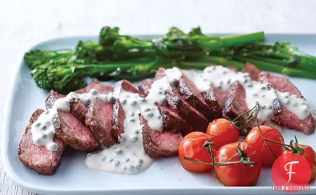 Bife com molho cremoso de pimenta