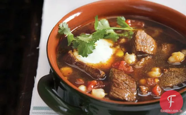 Pozole de carne com queijo Cheddar