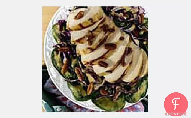 Pecan torrada e salada Dijon de frango grelhado