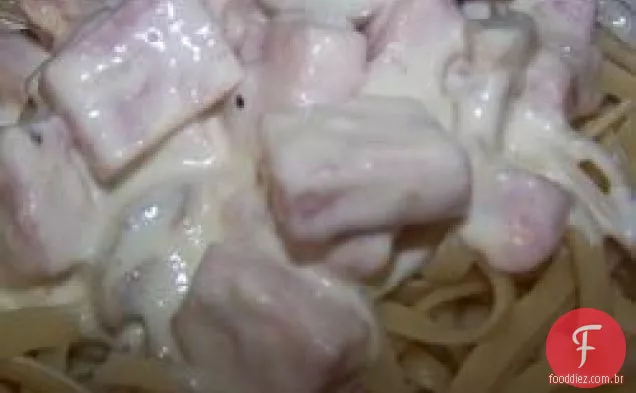 Linguine com cogumelos e presunto