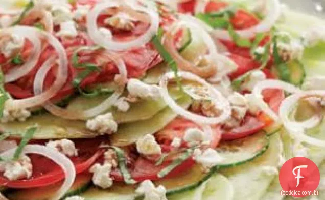 Salada De Melão, Tomate E Cebola Com Queijo De Cabra