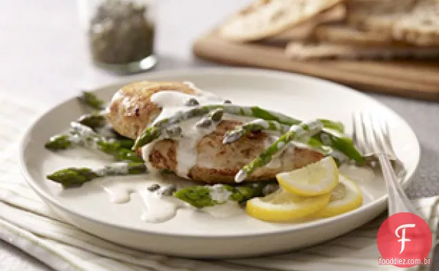 Piccata fácil de frango com limão com aspargos