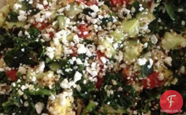 Salada de couve, Quinoa e abacate com vinagrete de limão Dijon