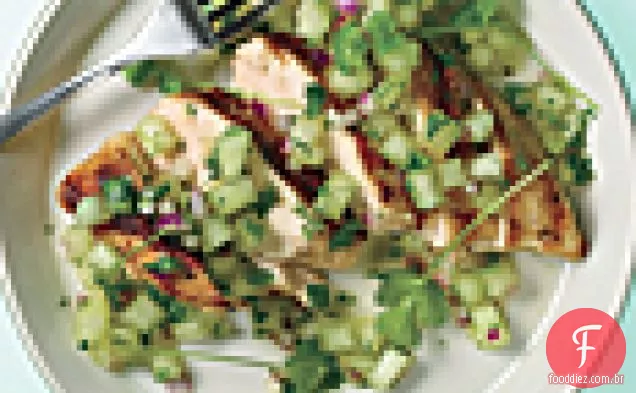 Peitos de frango grelhados com salsa de melada