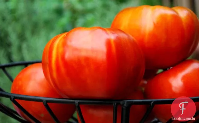 Brandywine tomate e melancia Granita com agave-xarope de hortelã