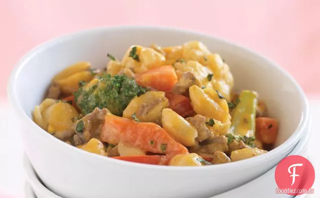 Frigideira de carne, vegetais e conchas