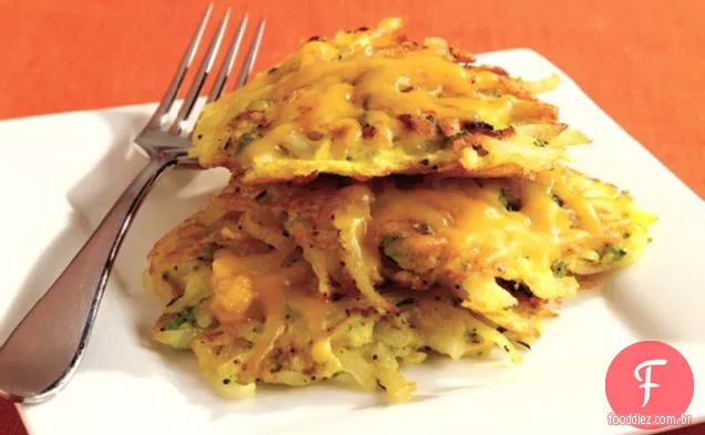 Panquecas de batata com queijo com vegetais