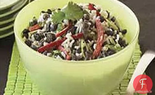 Feijão preto e salada de arroz