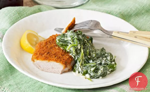 Costeletas de porco Milanesas com espinafre creme