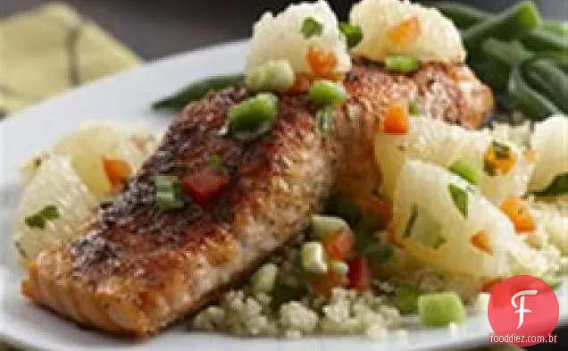 Salmão doce e picante com salsa de toranja