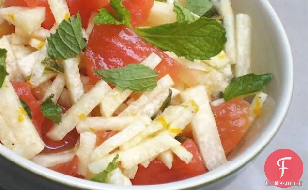 Saudável e delicioso: salada de jicama e melancia