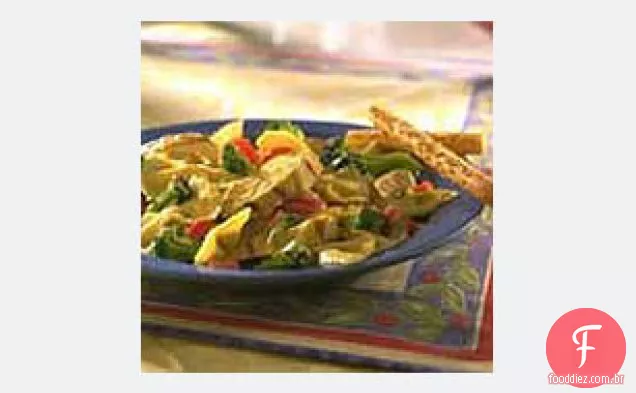 Salada de frango grelhado com limão e macarrão