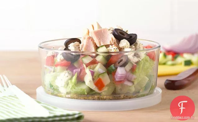 Salada picada com cobertura de atum-para-ir