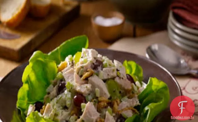Salada de peru com uvas e nozes