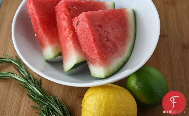 Limonada De Melancia Com Infusão De Alecrim