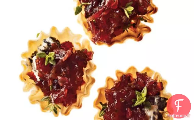 Geléia de cebola vermelha e tortinhas de Gorgonzola