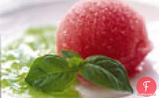 Sorvete de melancia com gelée de manjericão de vinho