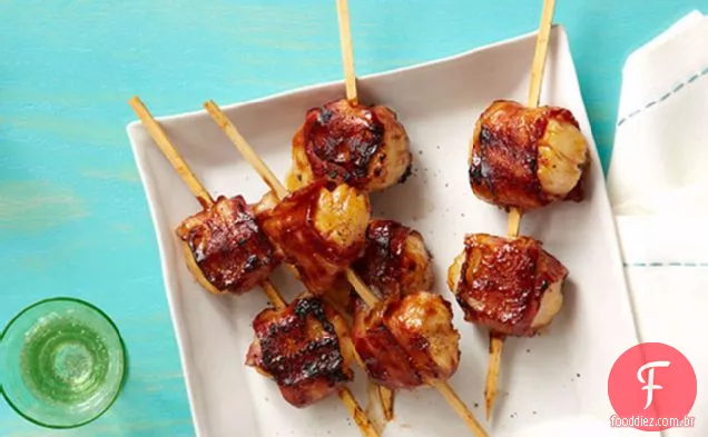 Vieiras embrulhadas em bacon para churrasco