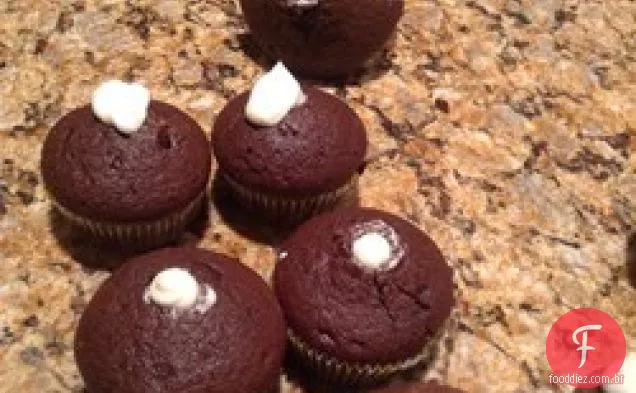Cupcakes De Chocolate Recheados Com Creme