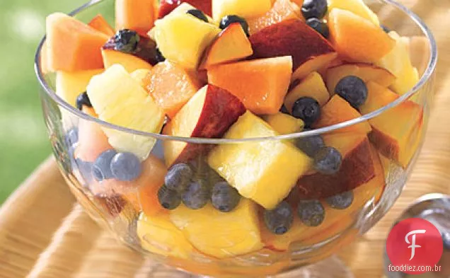 Salada de frutas com molho de limão e mel