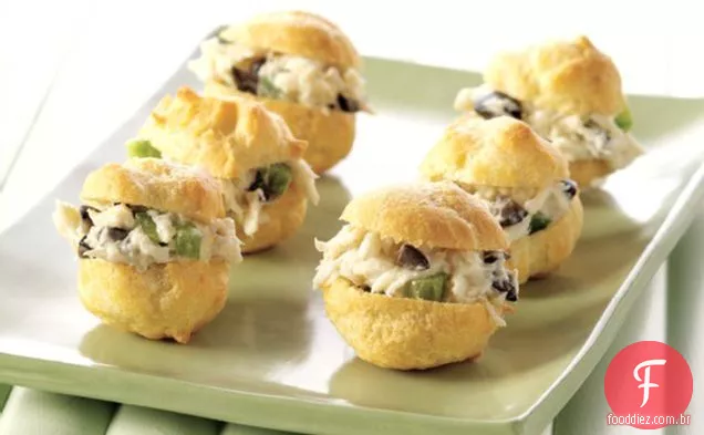 Puffs de caranguejo com molho de chicote milagroso