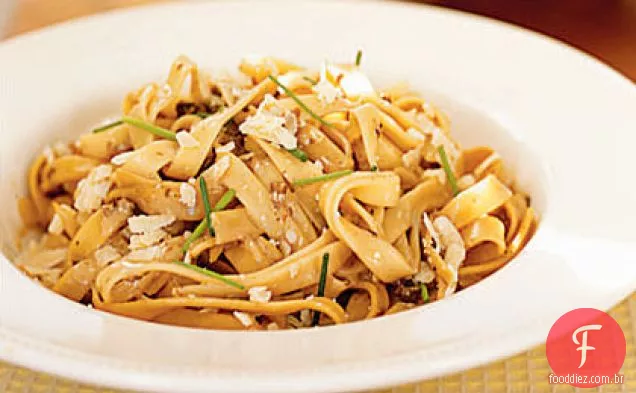 Fettuccine cremoso com cogumelos Porcini
