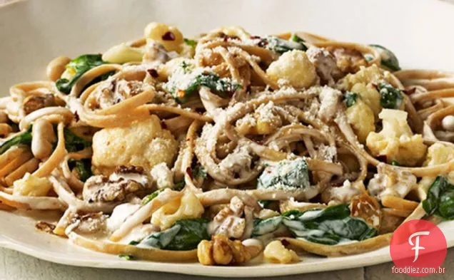 Linguine cremoso com legumes
