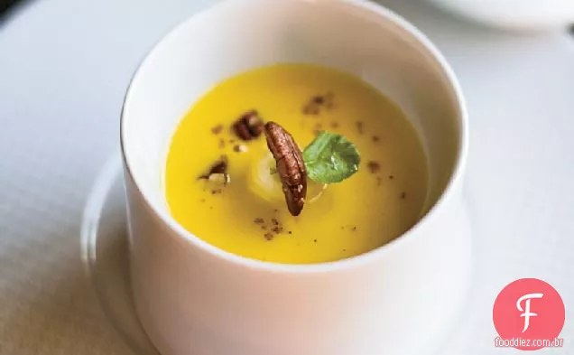 Sopa de abóbora assada com Bananas vidradas de bordo